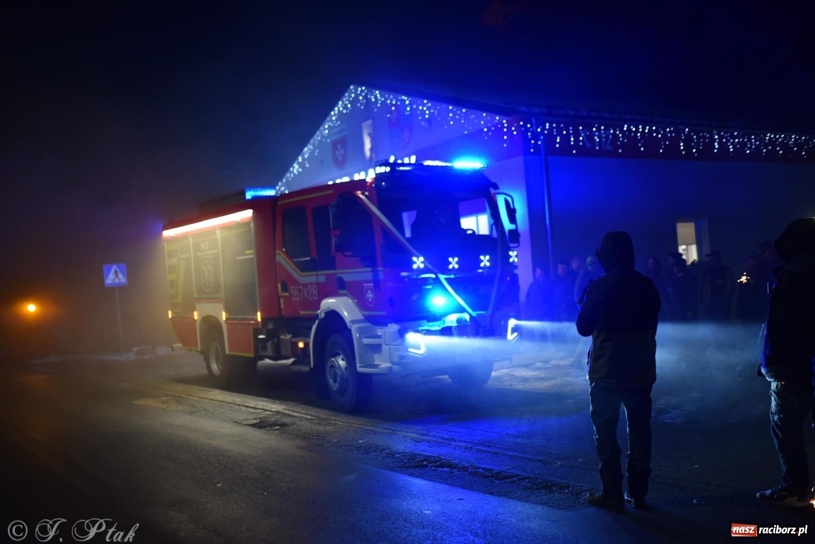 Zdjęcie w galerii na portalu naszraciborz.pl: Powitanie nowego średniego wozu bojowego OSP Maków wiadomości z regionu