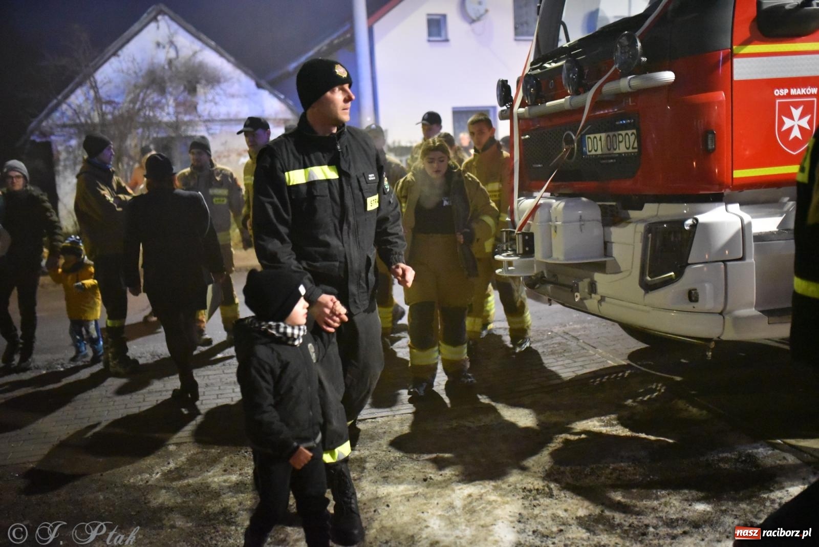 Zdjęcie w galerii na portalu naszraciborz.pl: Powitanie nowego średniego wozu bojowego OSP Maków wiadomości z regionu