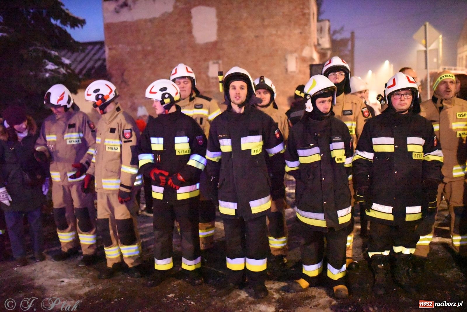 Zdjęcie w galerii na portalu naszraciborz.pl: Powitanie nowego średniego wozu bojowego OSP Maków wiadomości z regionu