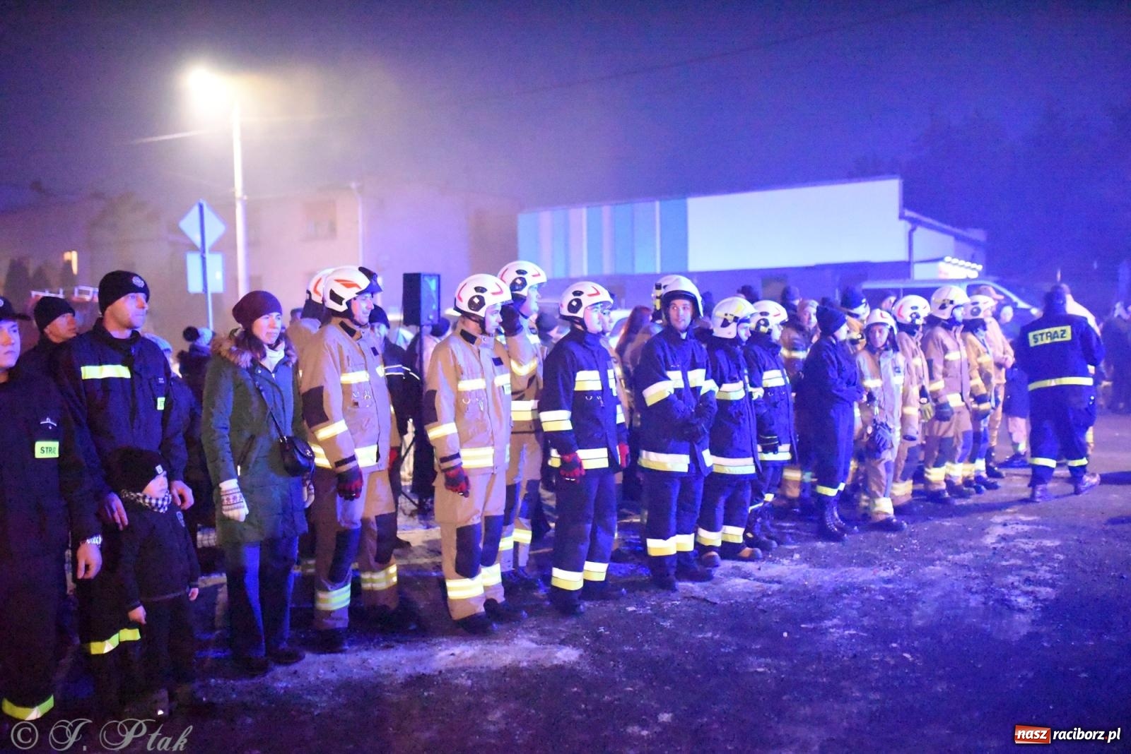 Zdjęcie w galerii na portalu naszraciborz.pl: Powitanie nowego średniego wozu bojowego OSP Maków wiadomości z regionu