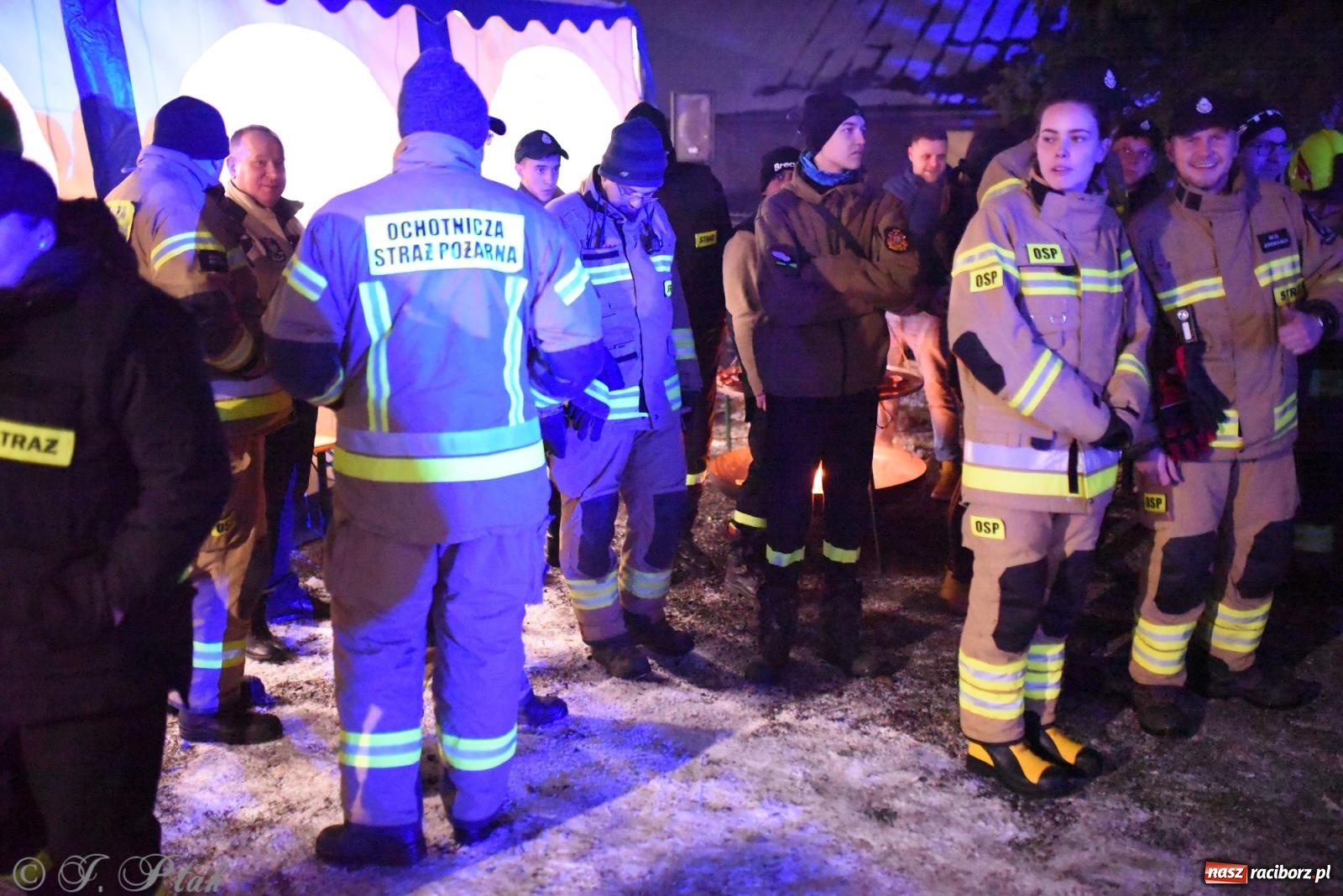 Zdjęcie w galerii na portalu naszraciborz.pl: Powitanie nowego średniego wozu bojowego OSP Maków wiadomości z regionu