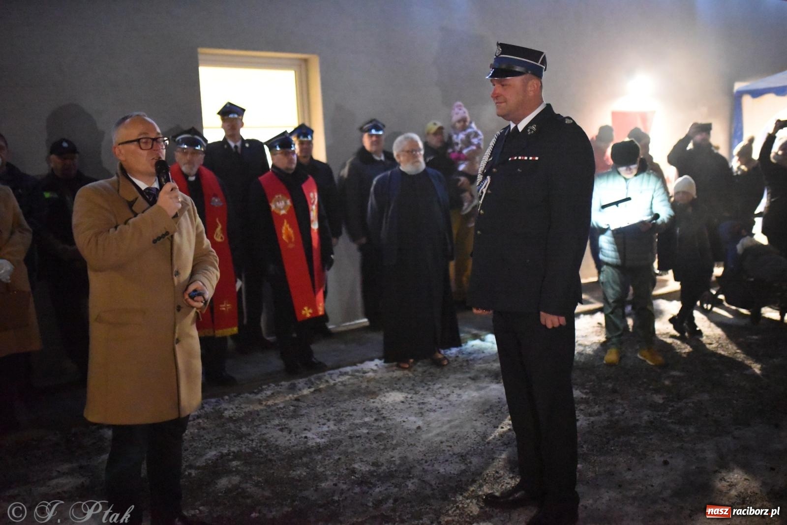 Zdjęcie w galerii na portalu naszraciborz.pl: Powitanie nowego średniego wozu bojowego OSP Maków wiadomości z regionu