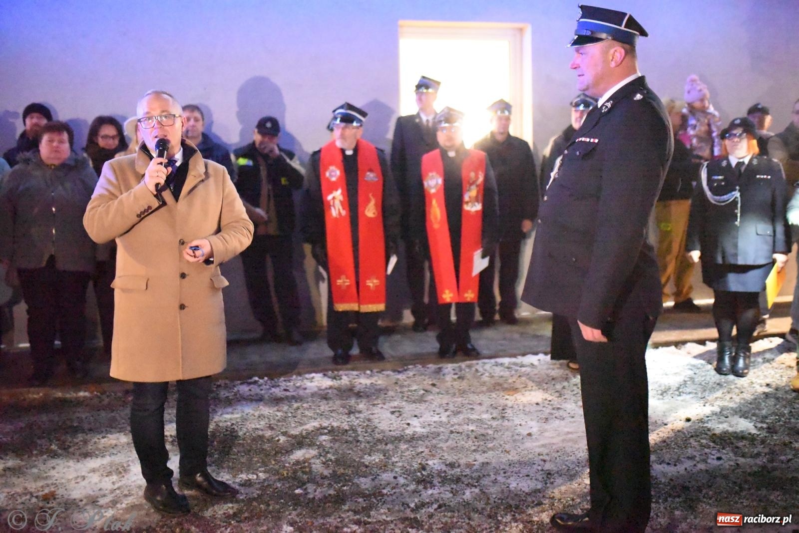 Zdjęcie w galerii na portalu naszraciborz.pl: Powitanie nowego średniego wozu bojowego OSP Maków wiadomości z regionu