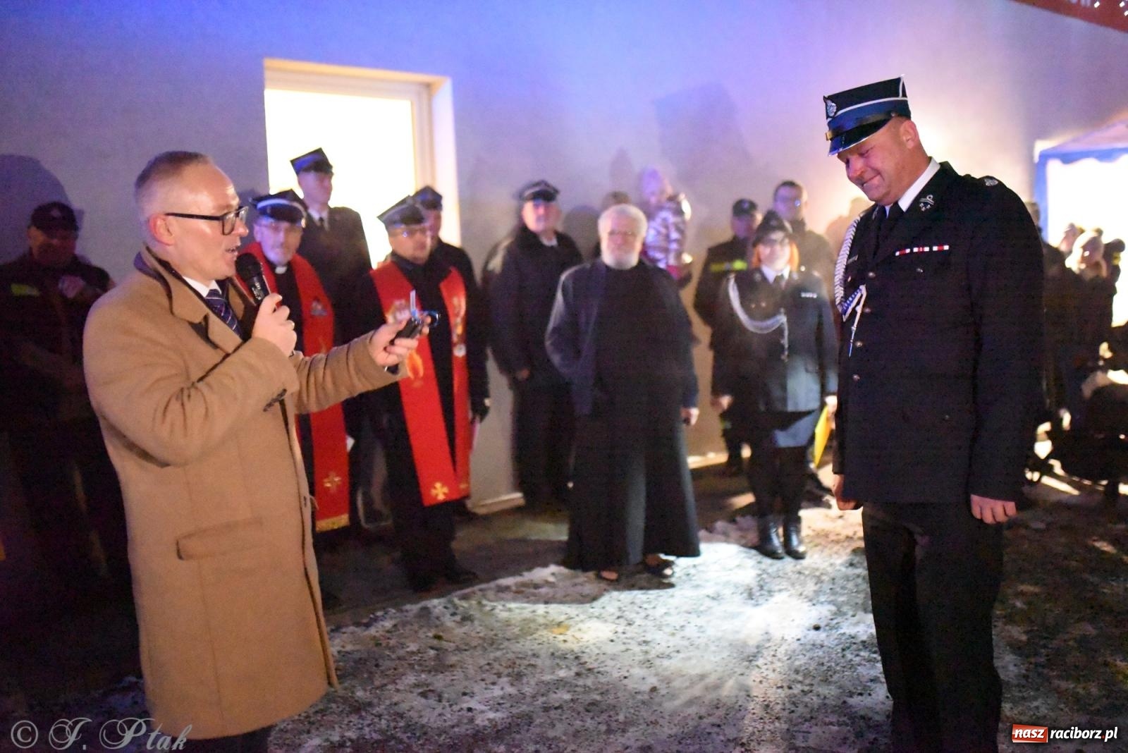 Zdjęcie w galerii na portalu naszraciborz.pl: Powitanie nowego średniego wozu bojowego OSP Maków wiadomości z regionu