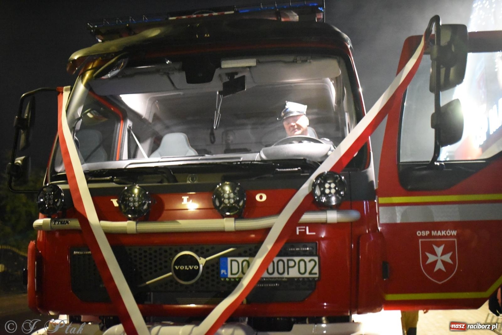 Zdjęcie w galerii na portalu naszraciborz.pl: Powitanie nowego średniego wozu bojowego OSP Maków wiadomości z regionu