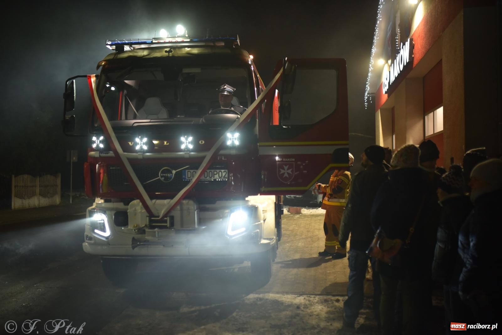 Zdjęcie w galerii na portalu naszraciborz.pl: Powitanie nowego średniego wozu bojowego OSP Maków wiadomości z regionu