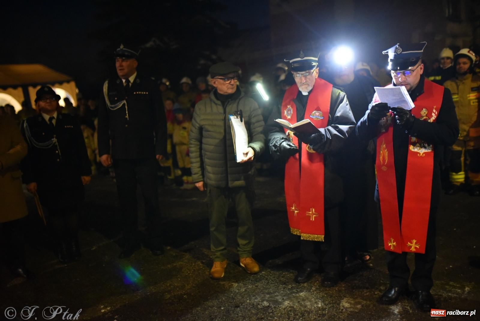 Zdjęcie w galerii na portalu naszraciborz.pl: Powitanie nowego średniego wozu bojowego OSP Maków wiadomości z regionu