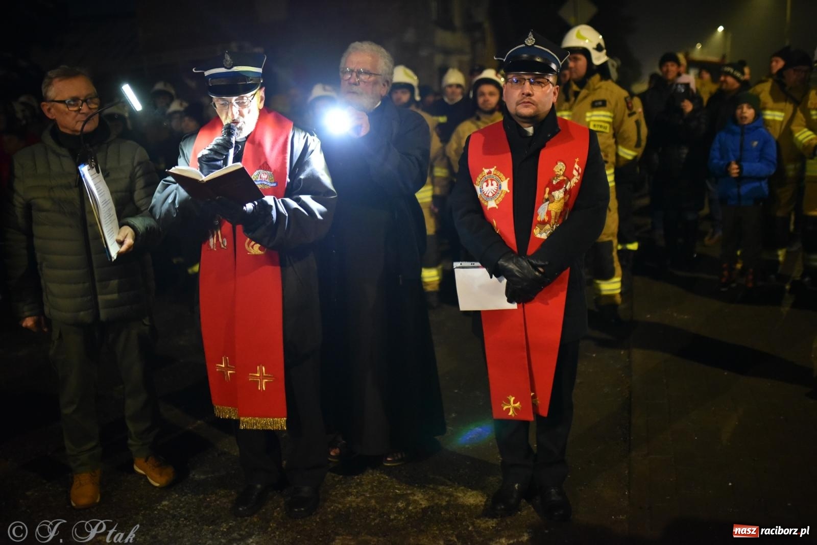 Zdjęcie w galerii na portalu naszraciborz.pl: Powitanie nowego średniego wozu bojowego OSP Maków wiadomości z regionu