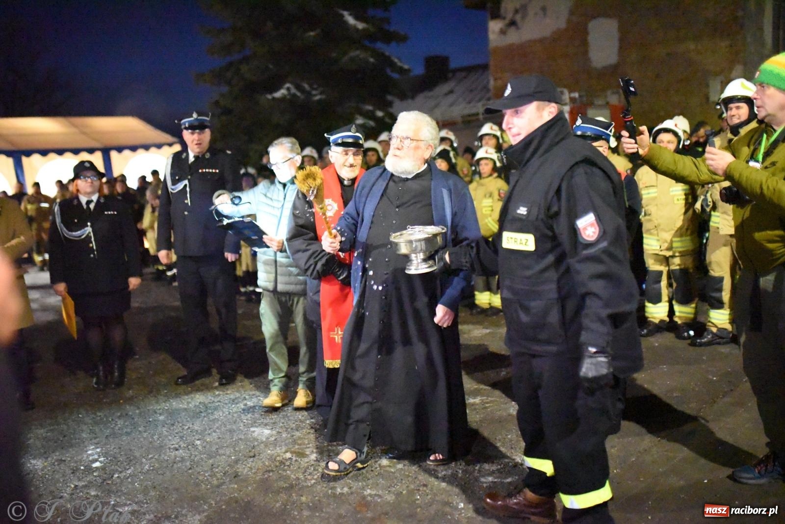Zdjęcie w galerii na portalu naszraciborz.pl: Powitanie nowego średniego wozu bojowego OSP Maków wiadomości z regionu