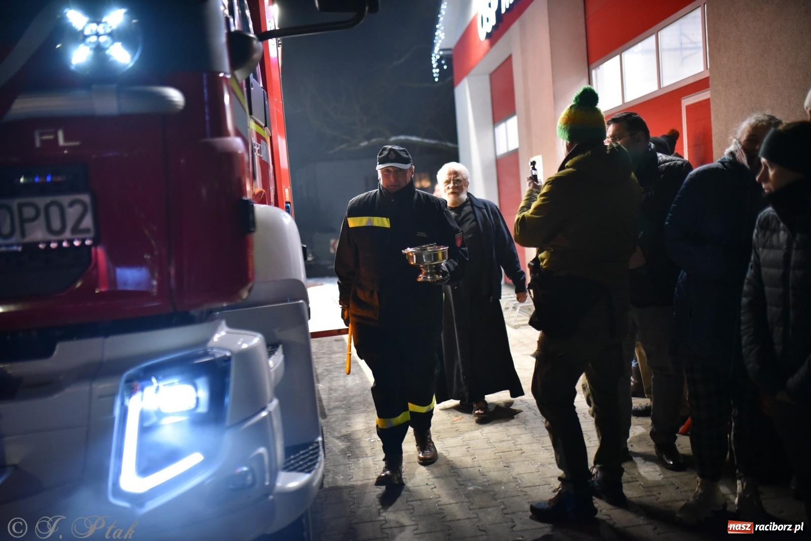 Zdjęcie w galerii na portalu naszraciborz.pl: Powitanie nowego średniego wozu bojowego OSP Maków wiadomości z regionu