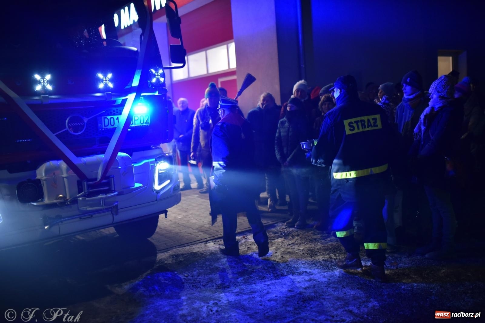 Zdjęcie w galerii na portalu naszraciborz.pl: Powitanie nowego średniego wozu bojowego OSP Maków wiadomości z regionu