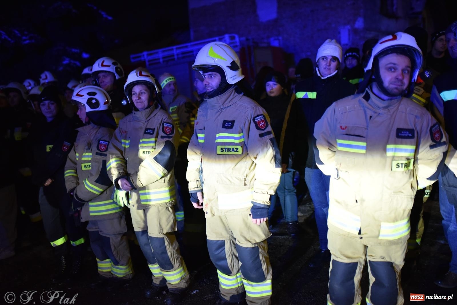 Zdjęcie w galerii na portalu naszraciborz.pl: Powitanie nowego średniego wozu bojowego OSP Maków wiadomości z regionu