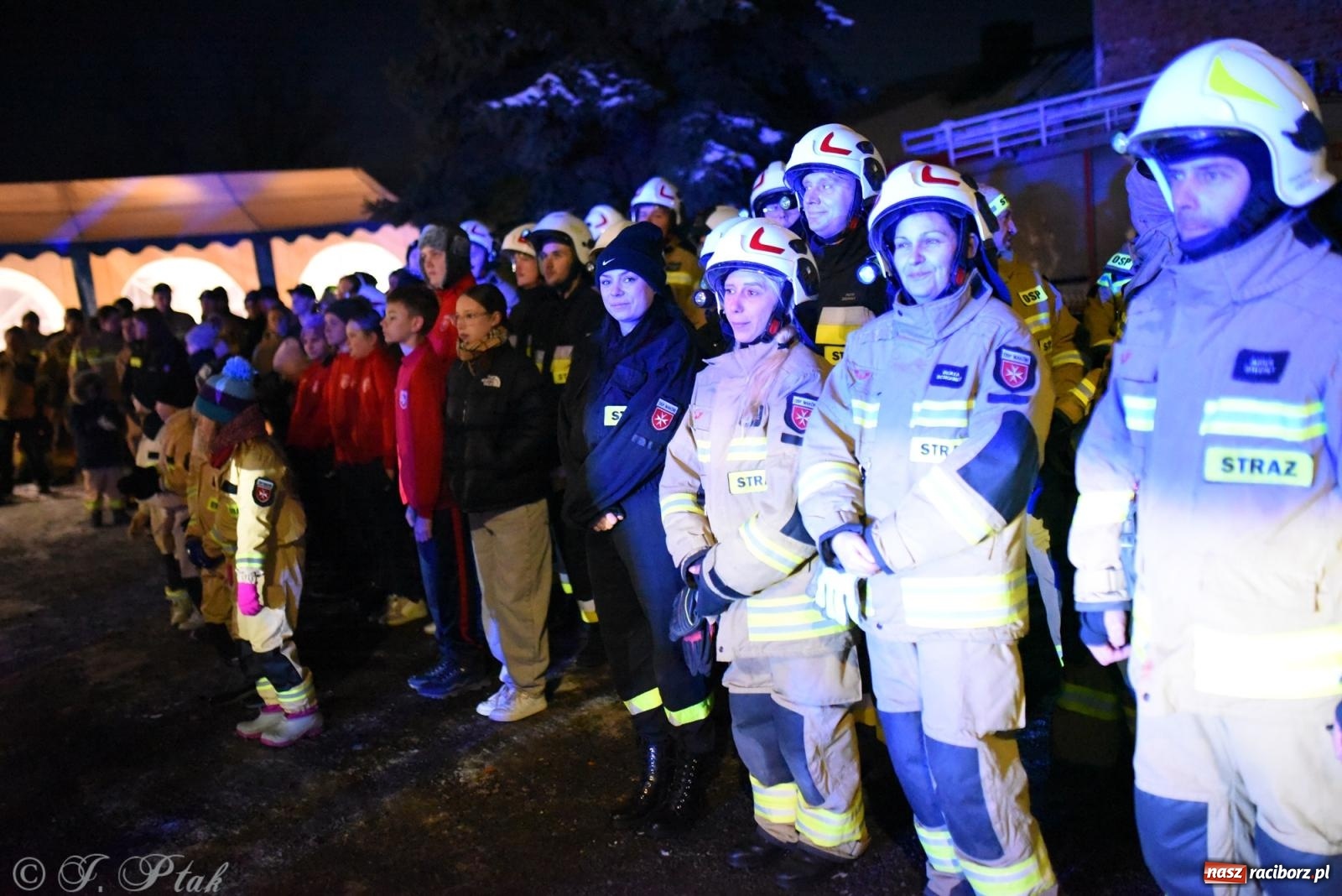 Zdjęcie w galerii na portalu naszraciborz.pl: Powitanie nowego średniego wozu bojowego OSP Maków wiadomości z regionu
