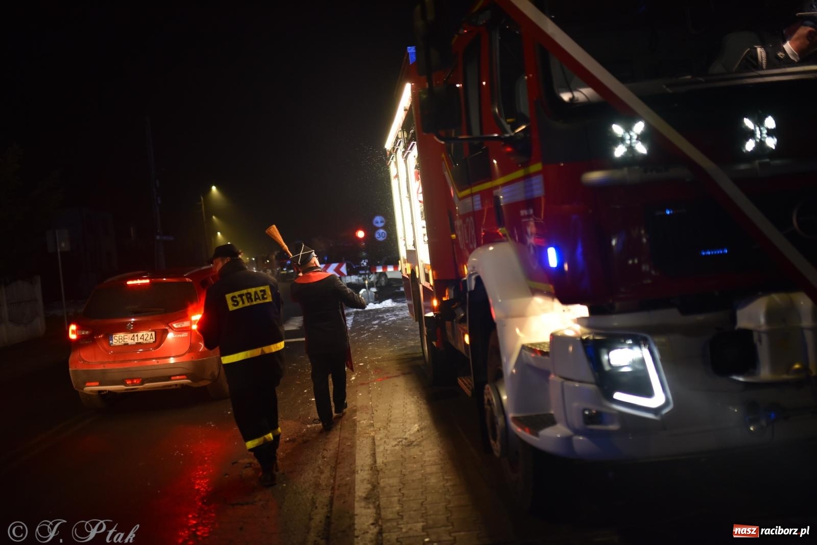 Zdjęcie w galerii na portalu naszraciborz.pl: Powitanie nowego średniego wozu bojowego OSP Maków wiadomości z regionu