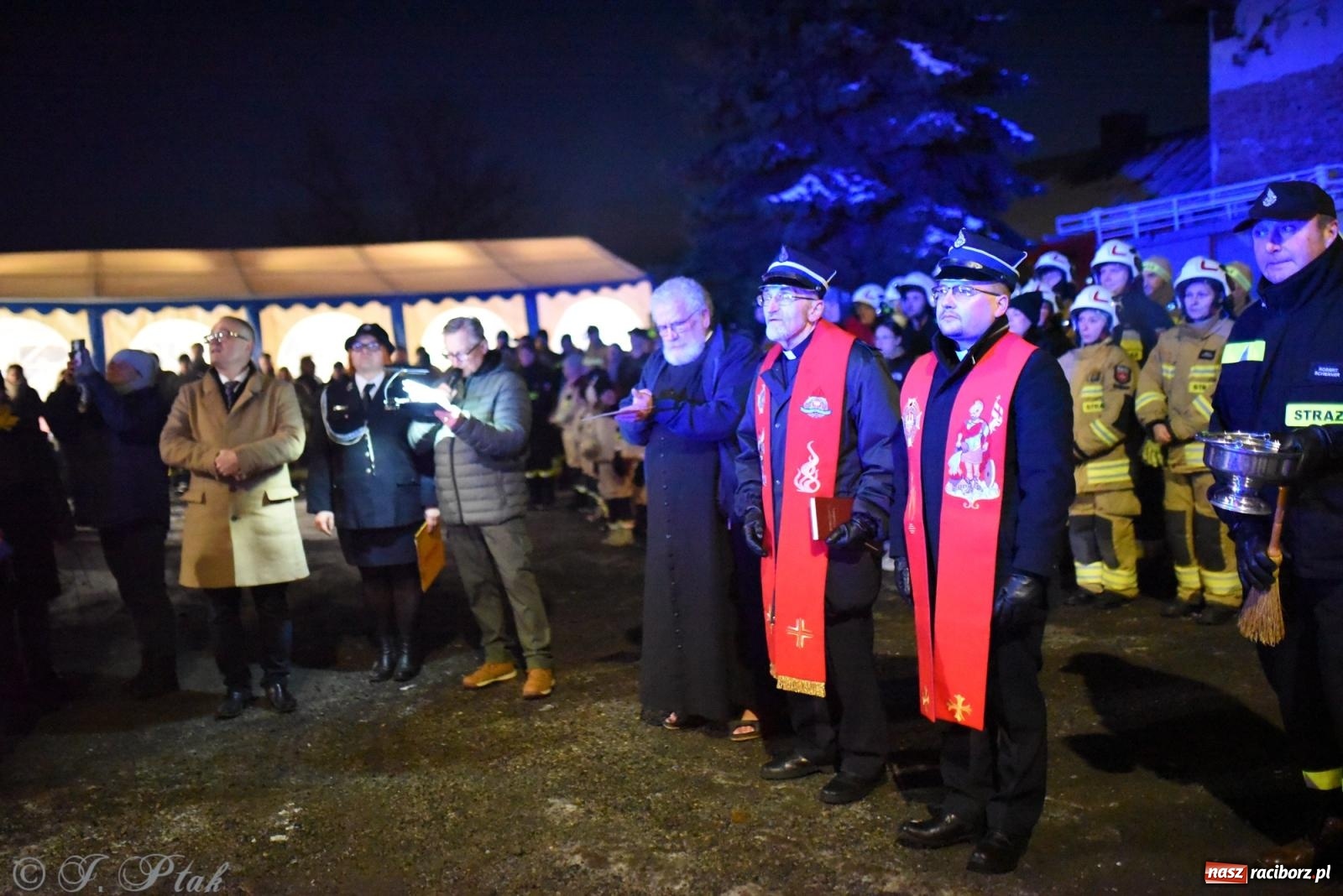 Zdjęcie w galerii na portalu naszraciborz.pl: Powitanie nowego średniego wozu bojowego OSP Maków wiadomości z regionu