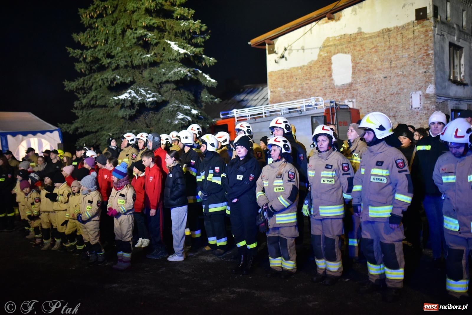 Zdjęcie w galerii na portalu naszraciborz.pl: Powitanie nowego średniego wozu bojowego OSP Maków wiadomości z regionu