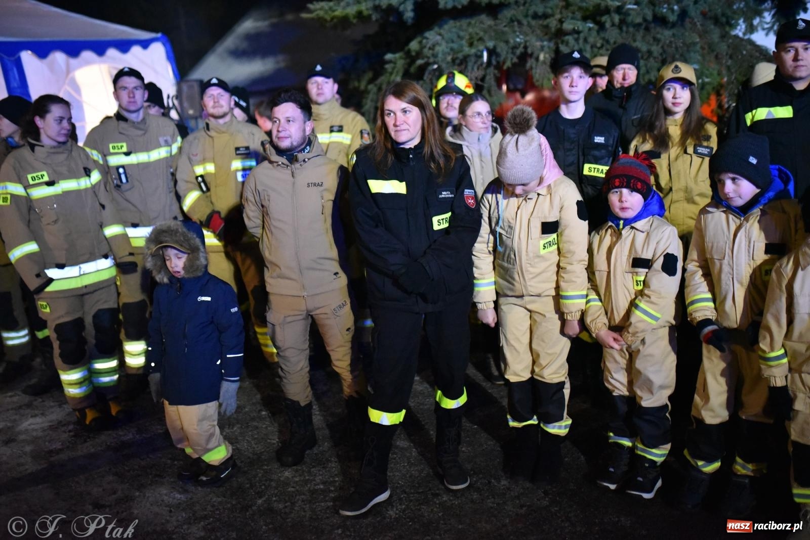 Zdjęcie w galerii na portalu naszraciborz.pl: Powitanie nowego średniego wozu bojowego OSP Maków wiadomości z regionu