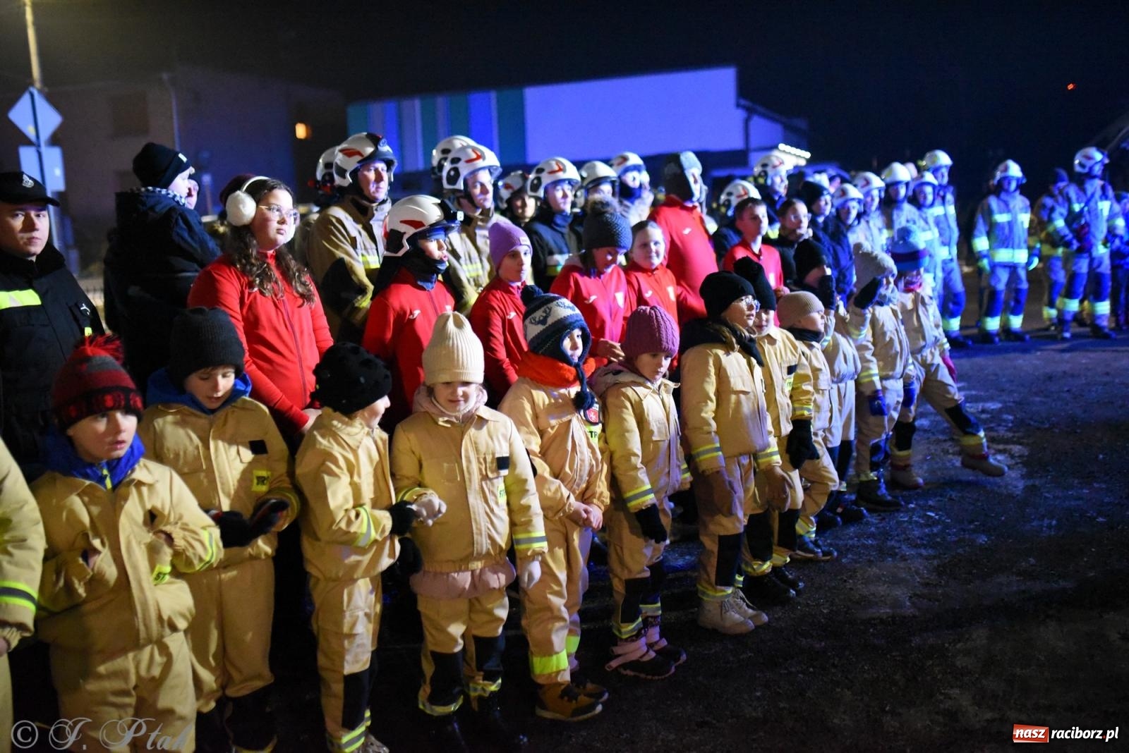 Zdjęcie w galerii na portalu naszraciborz.pl: Powitanie nowego średniego wozu bojowego OSP Maków wiadomości z regionu