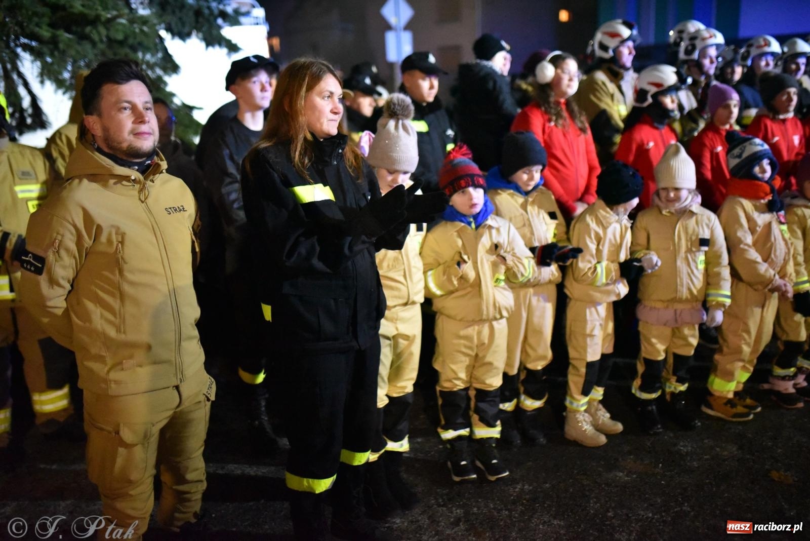 Zdjęcie w galerii na portalu naszraciborz.pl: Powitanie nowego średniego wozu bojowego OSP Maków wiadomości z regionu