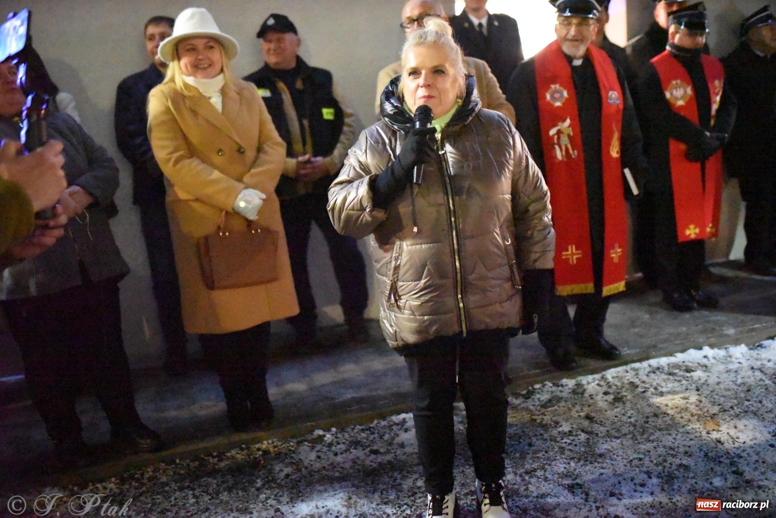 Zdjęcie w galerii na portalu naszraciborz.pl: Powitanie nowego średniego wozu bojowego OSP Maków wiadomości z regionu