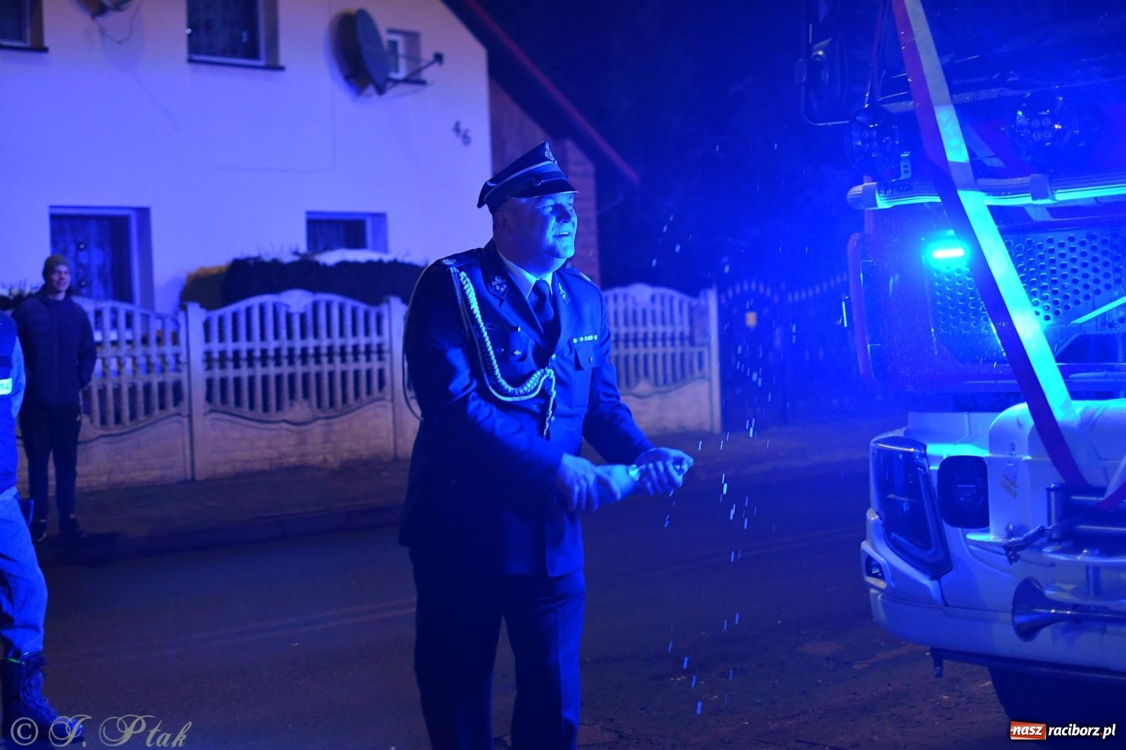 Zdjęcie w galerii na portalu naszraciborz.pl: Powitanie nowego średniego wozu bojowego OSP Maków wiadomości z regionu