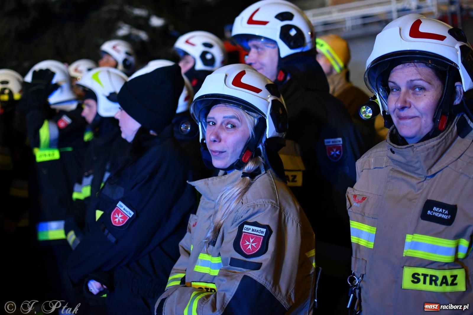 Zdjęcie w galerii na portalu naszraciborz.pl: Powitanie nowego średniego wozu bojowego OSP Maków wiadomości z regionu