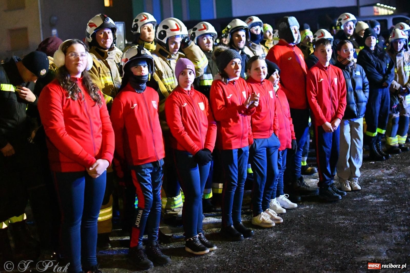 Zdjęcie w galerii na portalu naszraciborz.pl: Powitanie nowego średniego wozu bojowego OSP Maków wiadomości z regionu