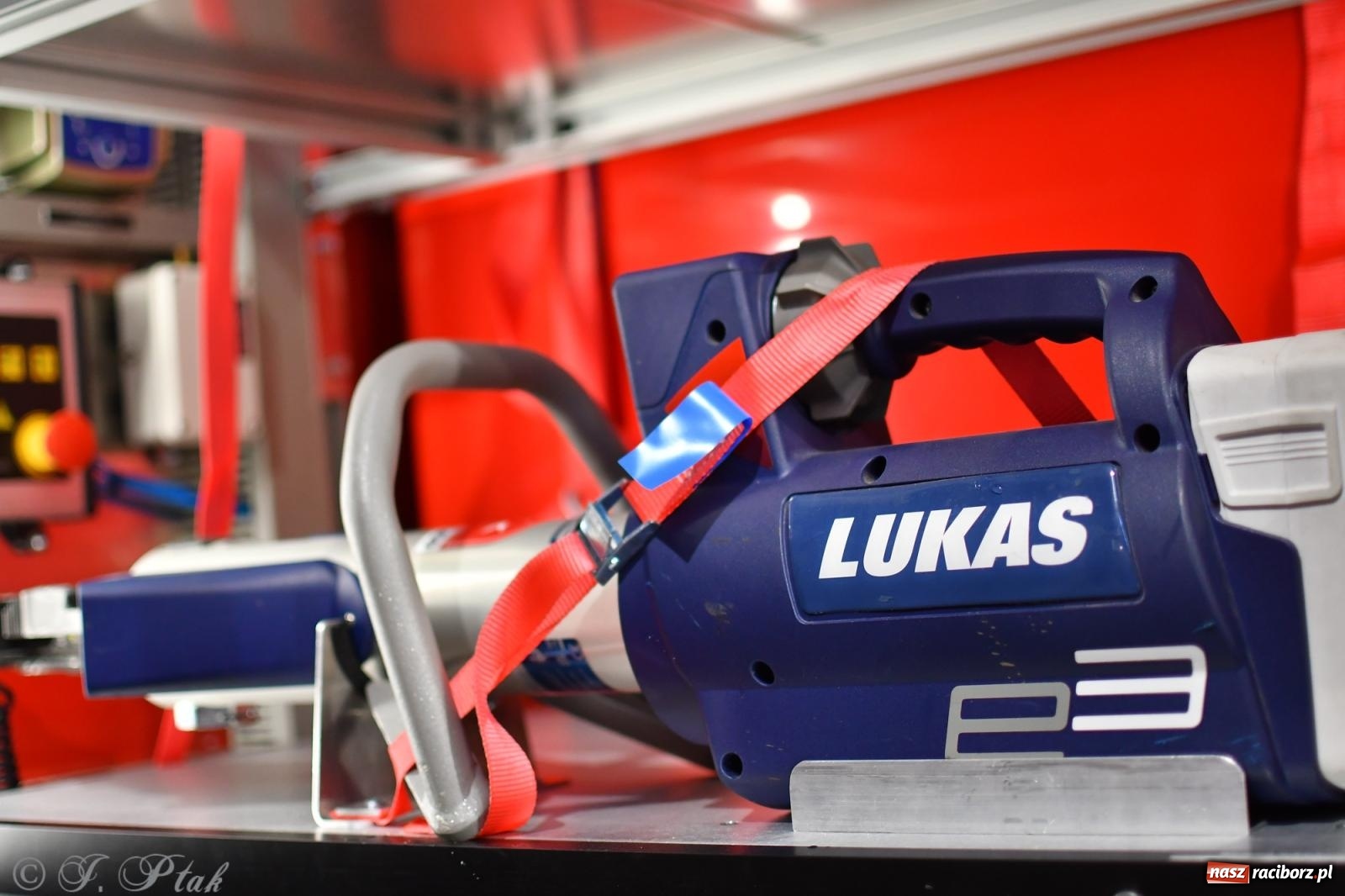 Zdjęcie w galerii na portalu naszraciborz.pl: Powitanie nowego średniego wozu bojowego OSP Maków wiadomości z regionu