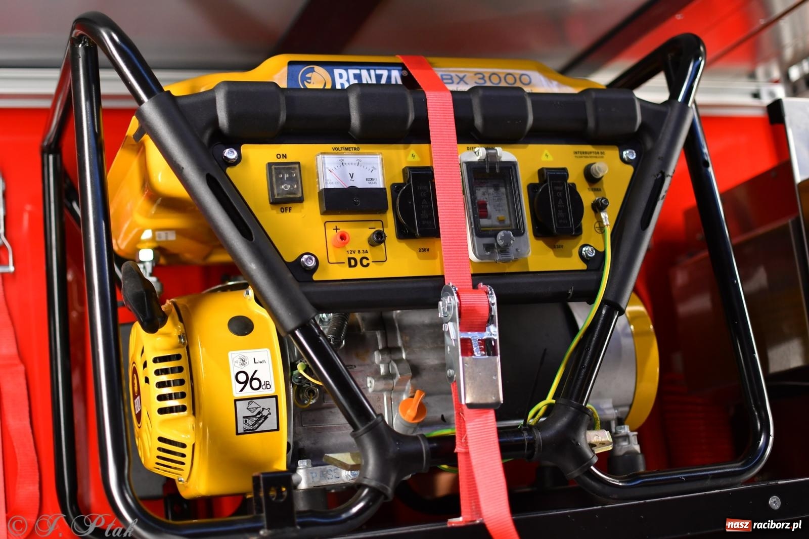 Zdjęcie w galerii na portalu naszraciborz.pl: Powitanie nowego średniego wozu bojowego OSP Maków wiadomości z regionu