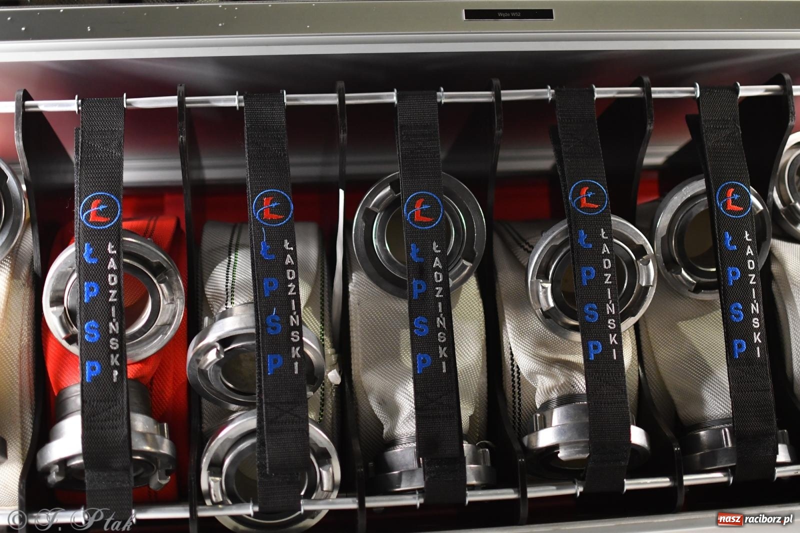 Zdjęcie w galerii na portalu naszraciborz.pl: Powitanie nowego średniego wozu bojowego OSP Maków wiadomości z regionu