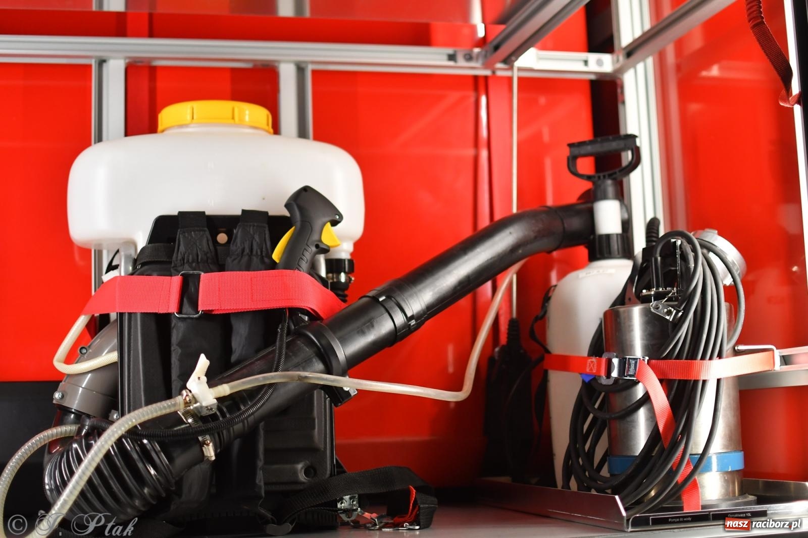 Zdjęcie w galerii na portalu naszraciborz.pl: Powitanie nowego średniego wozu bojowego OSP Maków wiadomości z regionu