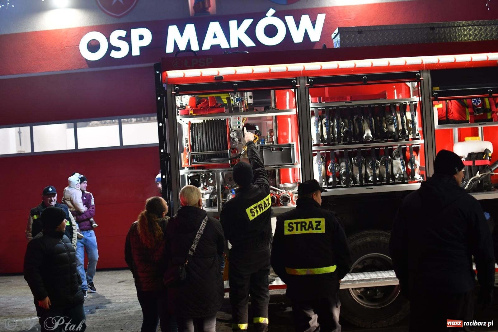 Zdjęcie w galerii na portalu naszraciborz.pl: Powitanie nowego średniego wozu bojowego OSP Maków wiadomości z regionu