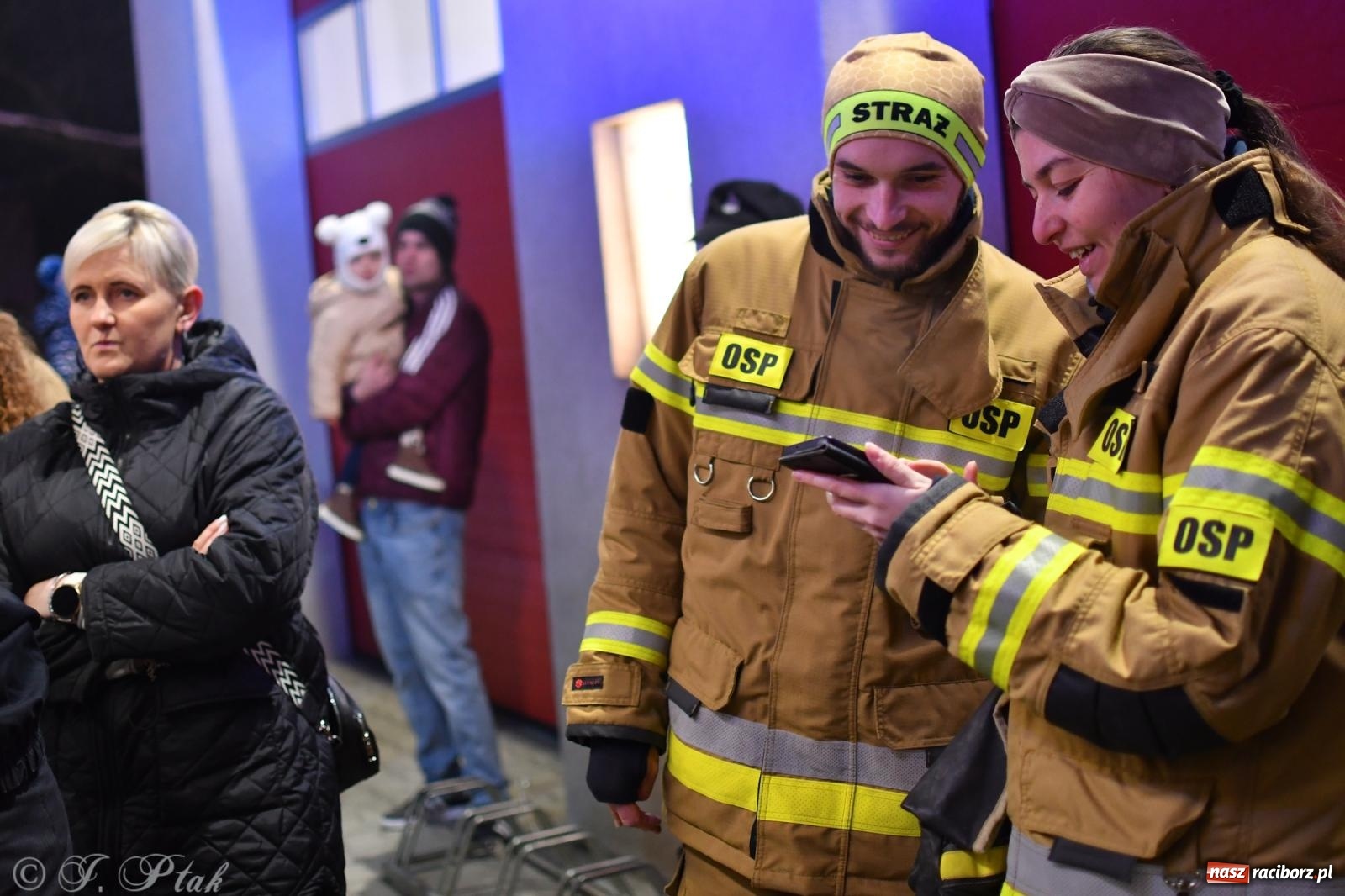 Zdjęcie w galerii na portalu naszraciborz.pl: Powitanie nowego średniego wozu bojowego OSP Maków wiadomości z regionu