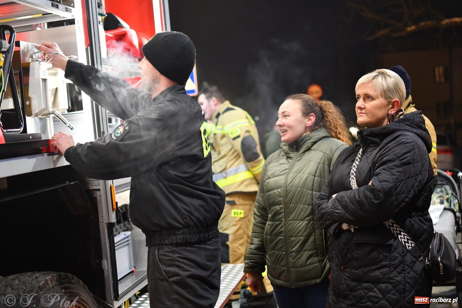 Zdjęcie w galerii na portalu naszraciborz.pl: Powitanie nowego średniego wozu bojowego OSP Maków wiadomości z regionu