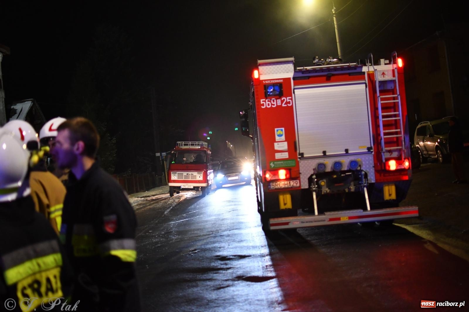 Zdjęcie w galerii na portalu naszraciborz.pl: Powitanie nowego średniego wozu bojowego OSP Maków wiadomości z regionu