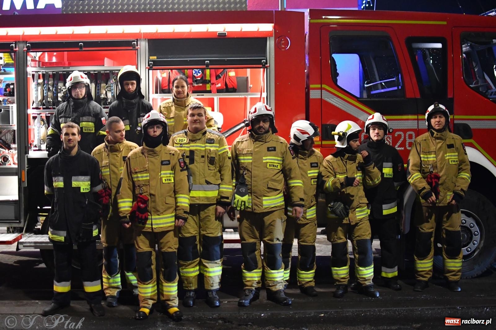 Zdjęcie w galerii na portalu naszraciborz.pl: Powitanie nowego średniego wozu bojowego OSP Maków wiadomości z regionu