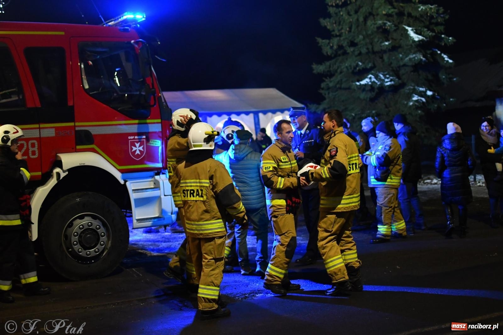 Zdjęcie w galerii na portalu naszraciborz.pl: Powitanie nowego średniego wozu bojowego OSP Maków wiadomości z regionu