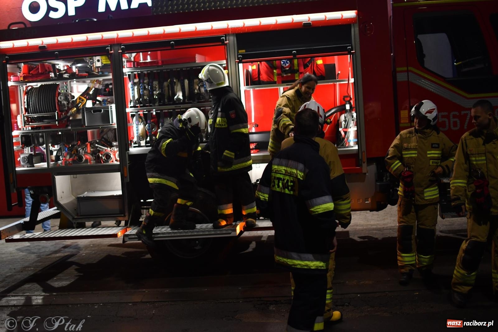 Zdjęcie w galerii na portalu naszraciborz.pl: Powitanie nowego średniego wozu bojowego OSP Maków wiadomości z regionu