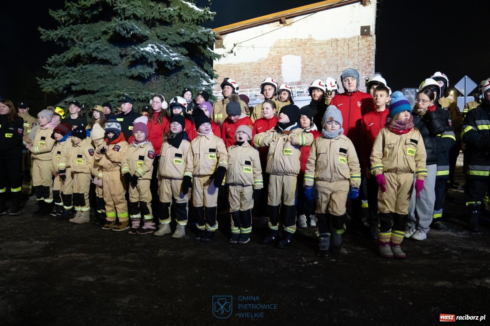 Zdjęcie w galerii na portalu naszraciborz.pl: Powitanie nowego średniego wozu bojowego OSP Maków wiadomości z regionu