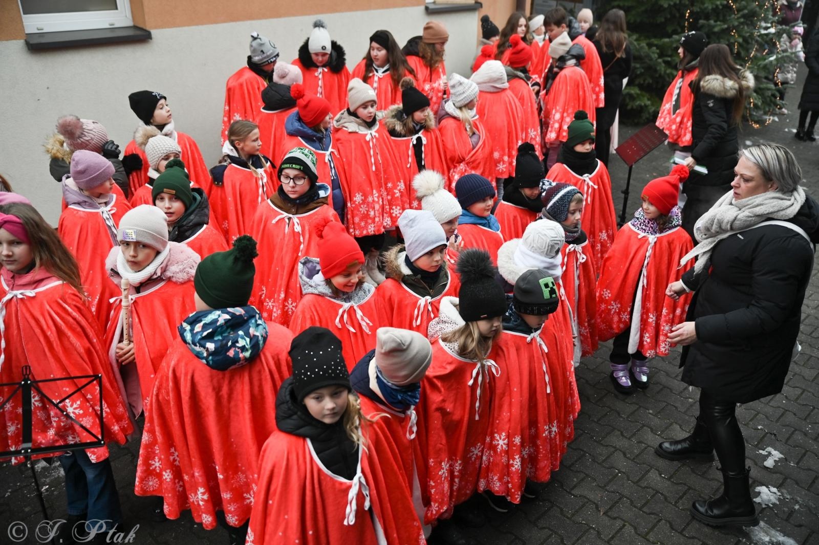 Zdjęcie w galerii na portalu naszraciborz.pl: Kiermasz Bożonarodzeniowy w Pietrowicach Wielkich [FOTO i WIDEO] wiadomości z regionu