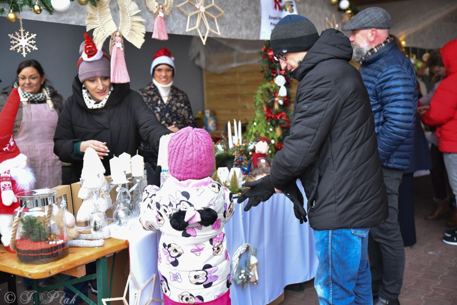 Zdjęcie w galerii na portalu naszraciborz.pl: Kiermasz Bożonarodzeniowy w Pietrowicach Wielkich [FOTO i WIDEO] wiadomości z regionu
