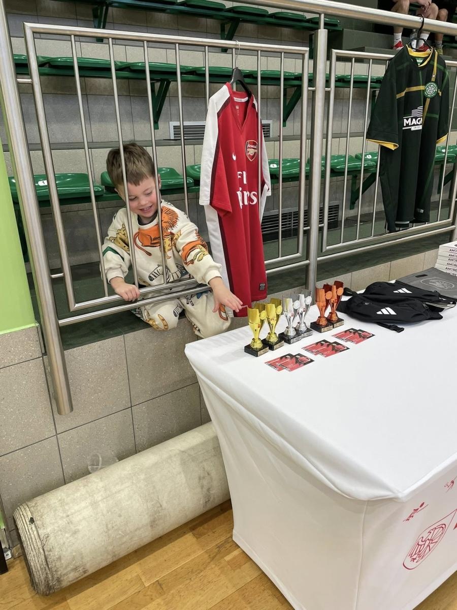 Zdjęcie w galerii na portalu naszraciborz.pl: Zacięta rywalizacja i sportowe emocje podczas V turnieju siatkonogi wiadomości z regionu