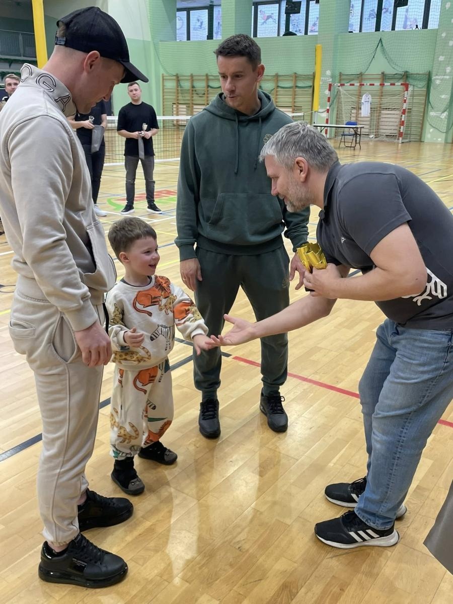 Zdjęcie w galerii na portalu naszraciborz.pl: Zacięta rywalizacja i sportowe emocje podczas V turnieju siatkonogi wiadomości z regionu