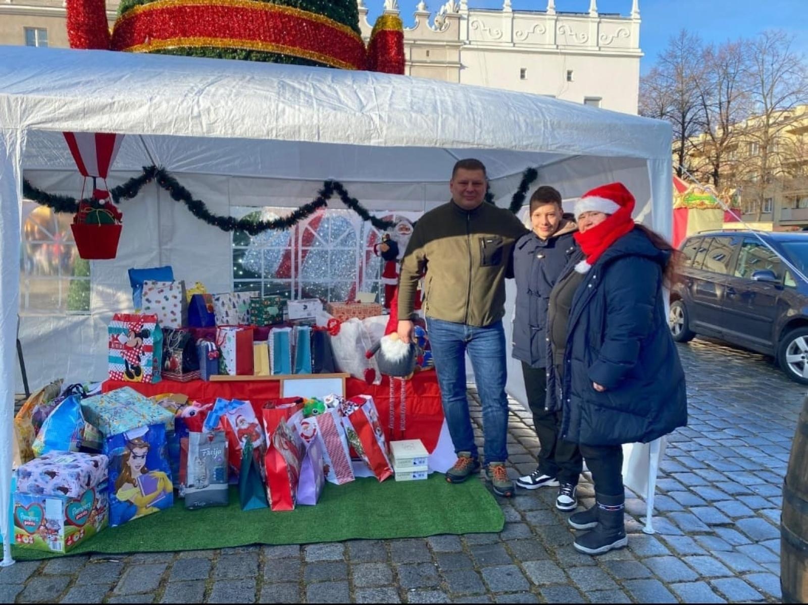 Zdjęcie w galerii na portalu naszraciborz.pl: Podaj Prezent po raz dziesiąty na raciborskim rynku wiadomości z regionu