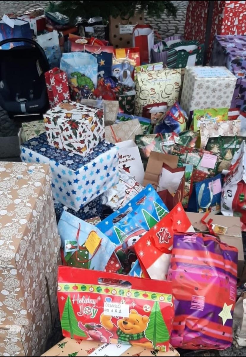 Zdjęcie w galerii na portalu naszraciborz.pl: Podaj Prezent po raz dziesiąty na raciborskim rynku wiadomości z regionu