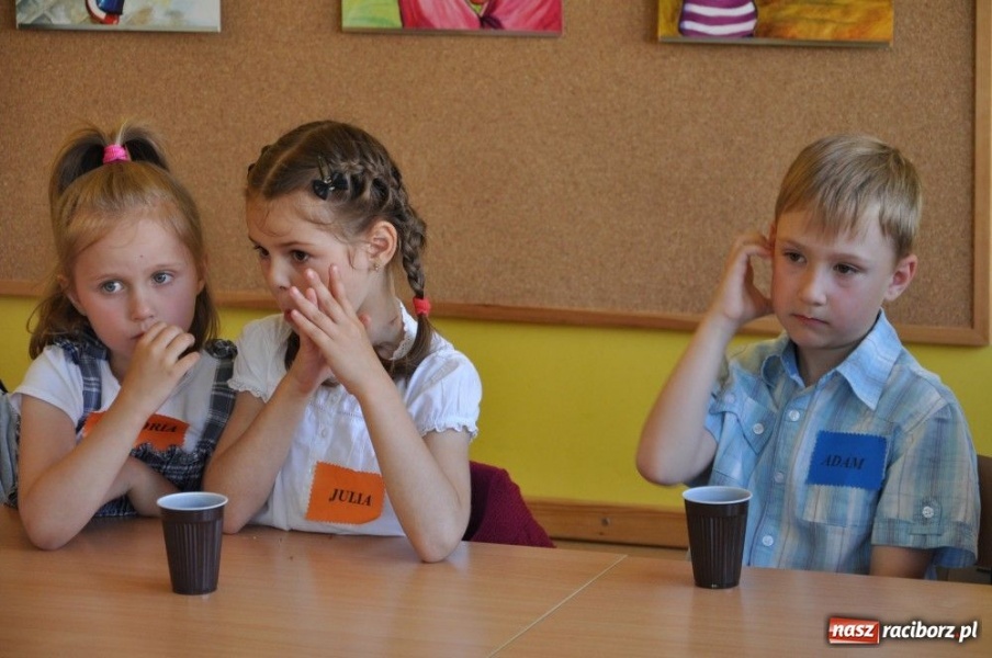 Zdjęcie w galerii na portalu naszraciborz.pl: Przedszkolaki za kierownicą karetki wiadomości z regionu