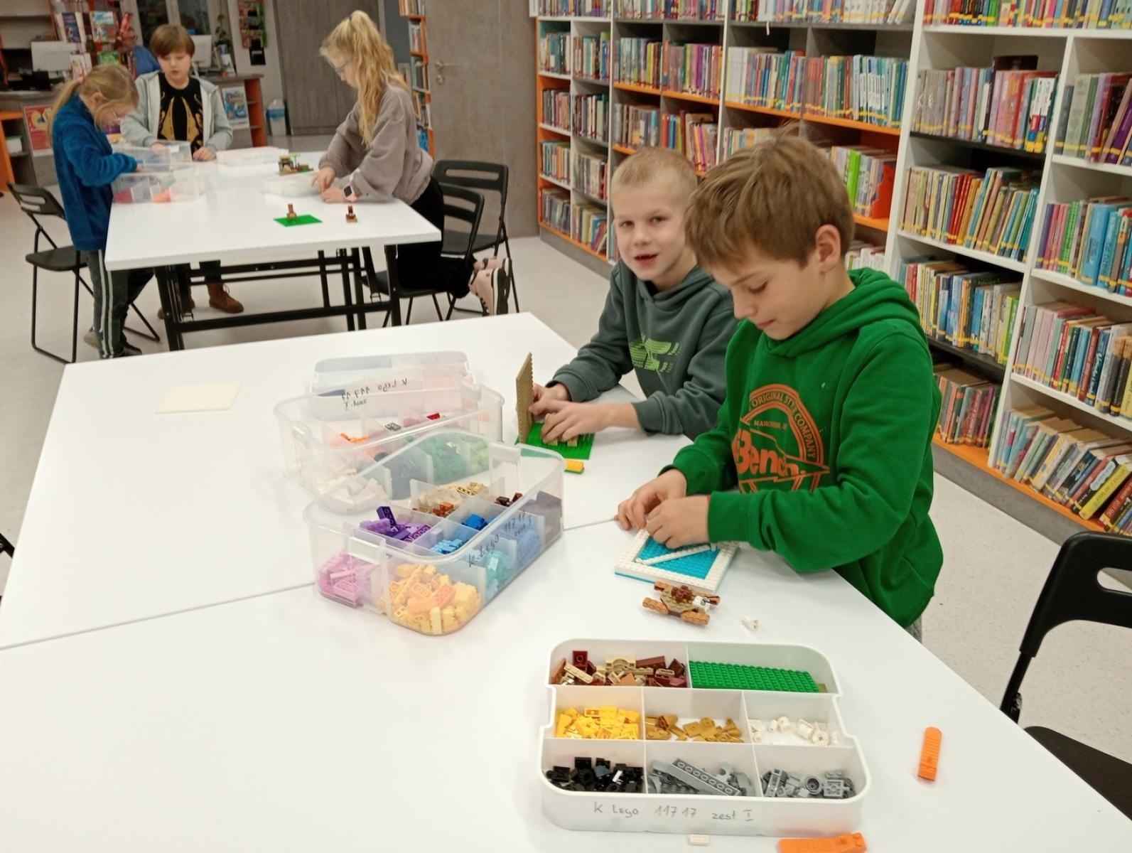 Zdjęcie w galerii na portalu naszraciborz.pl: Biblioteczne kluby polecają się na przedświąteczny czas wiadomości z regionu