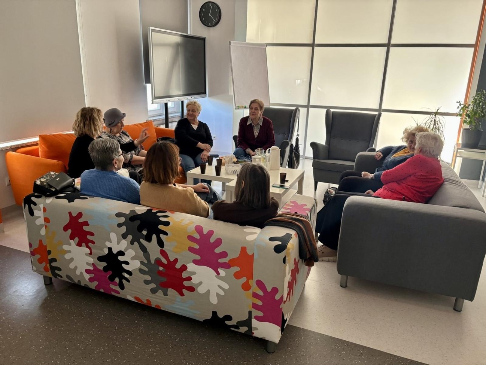 Zdjęcie w galerii na portalu naszraciborz.pl: Biblioteczne kluby polecają się na przedświąteczny czas wiadomości z regionu