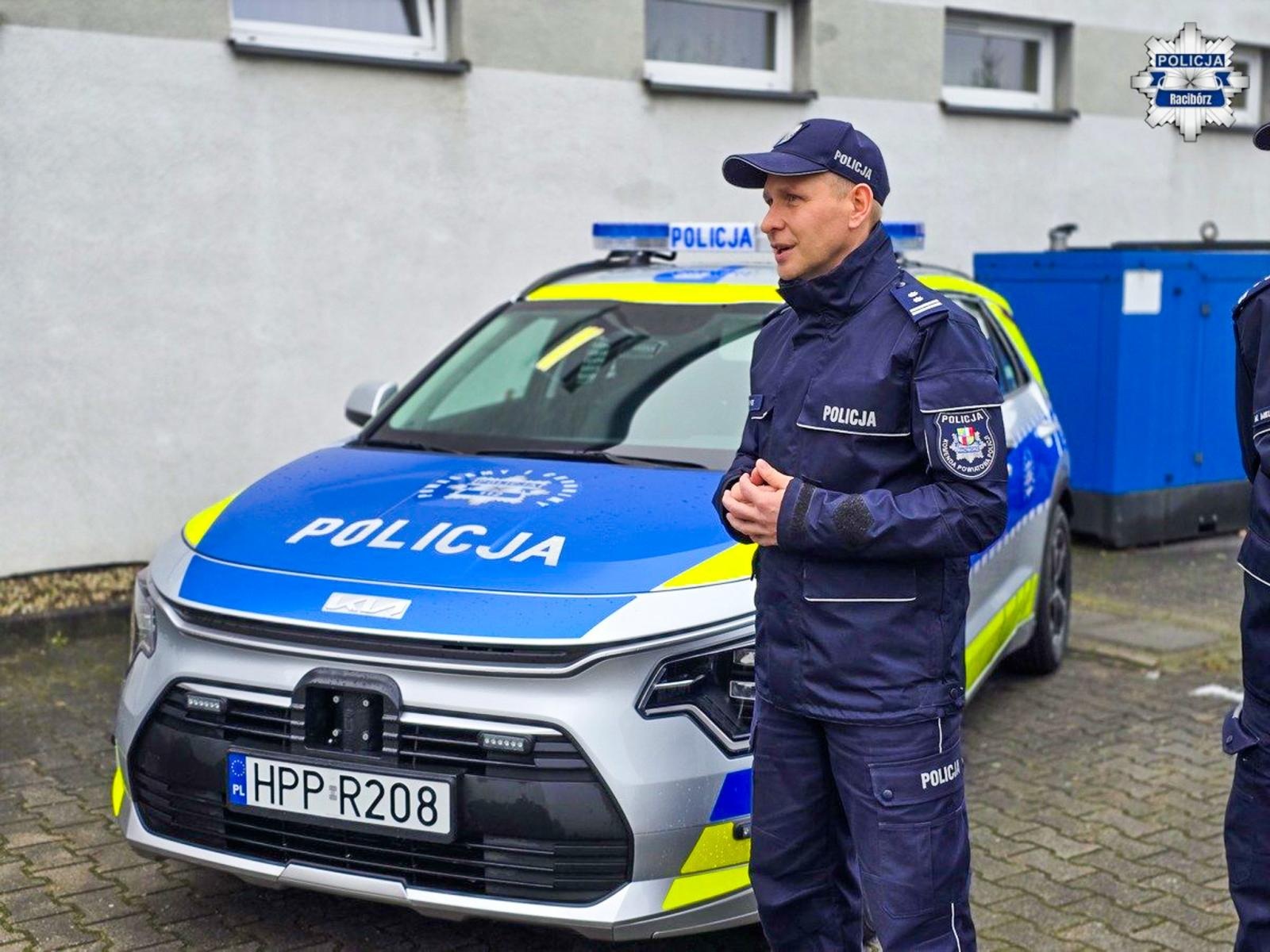 Zdjęcie w galerii na portalu naszraciborz.pl: Policjanci z Raciborza dostali nowe radiowozy wiadomości z regionu