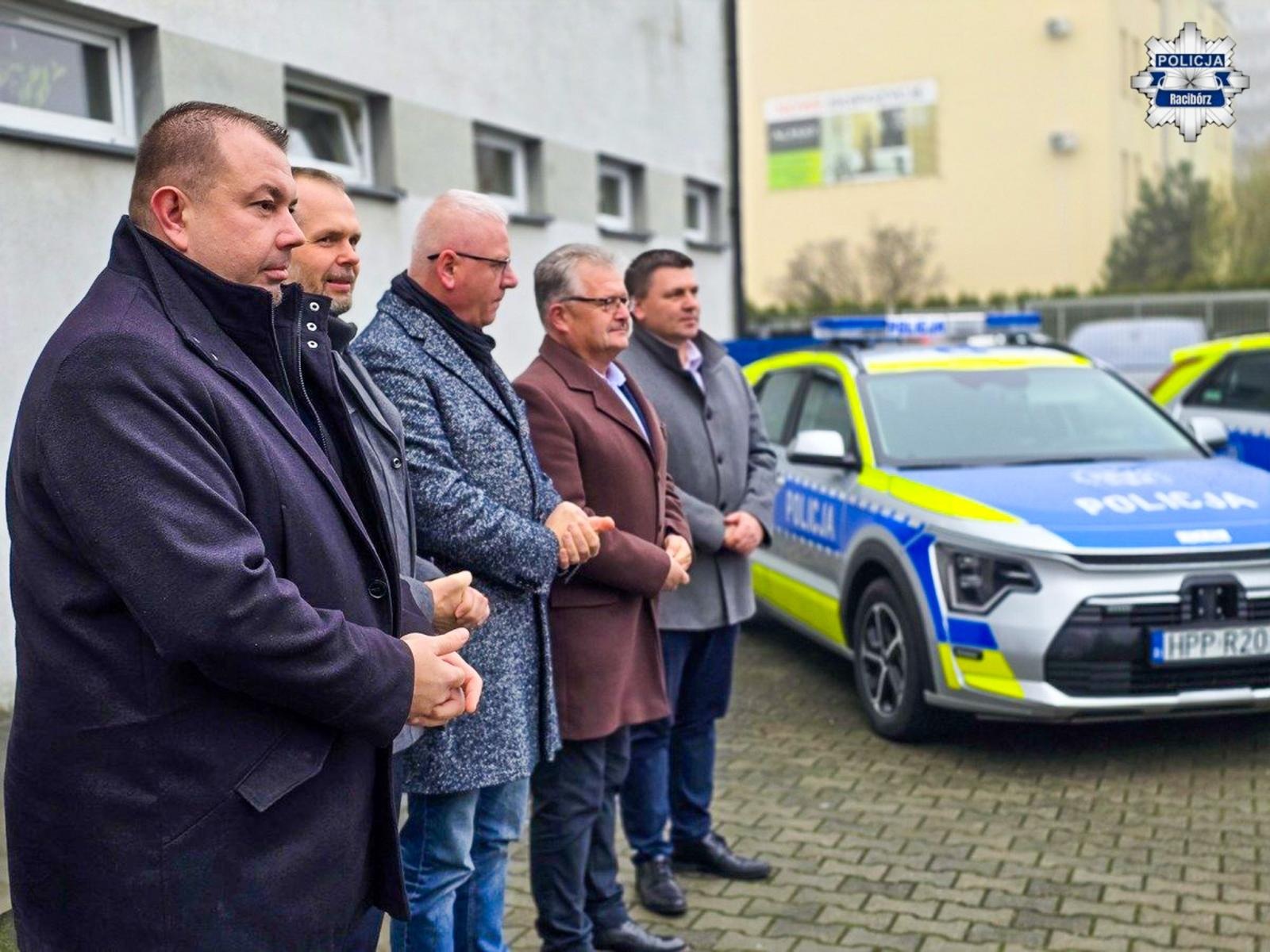 Zdjęcie w galerii na portalu naszraciborz.pl: Policjanci z Raciborza dostali nowe radiowozy wiadomości z regionu